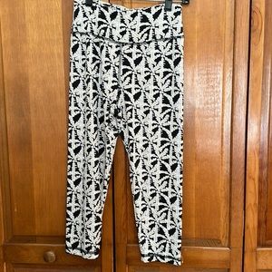 Lulu B.  Capri Leggings.  Size xs